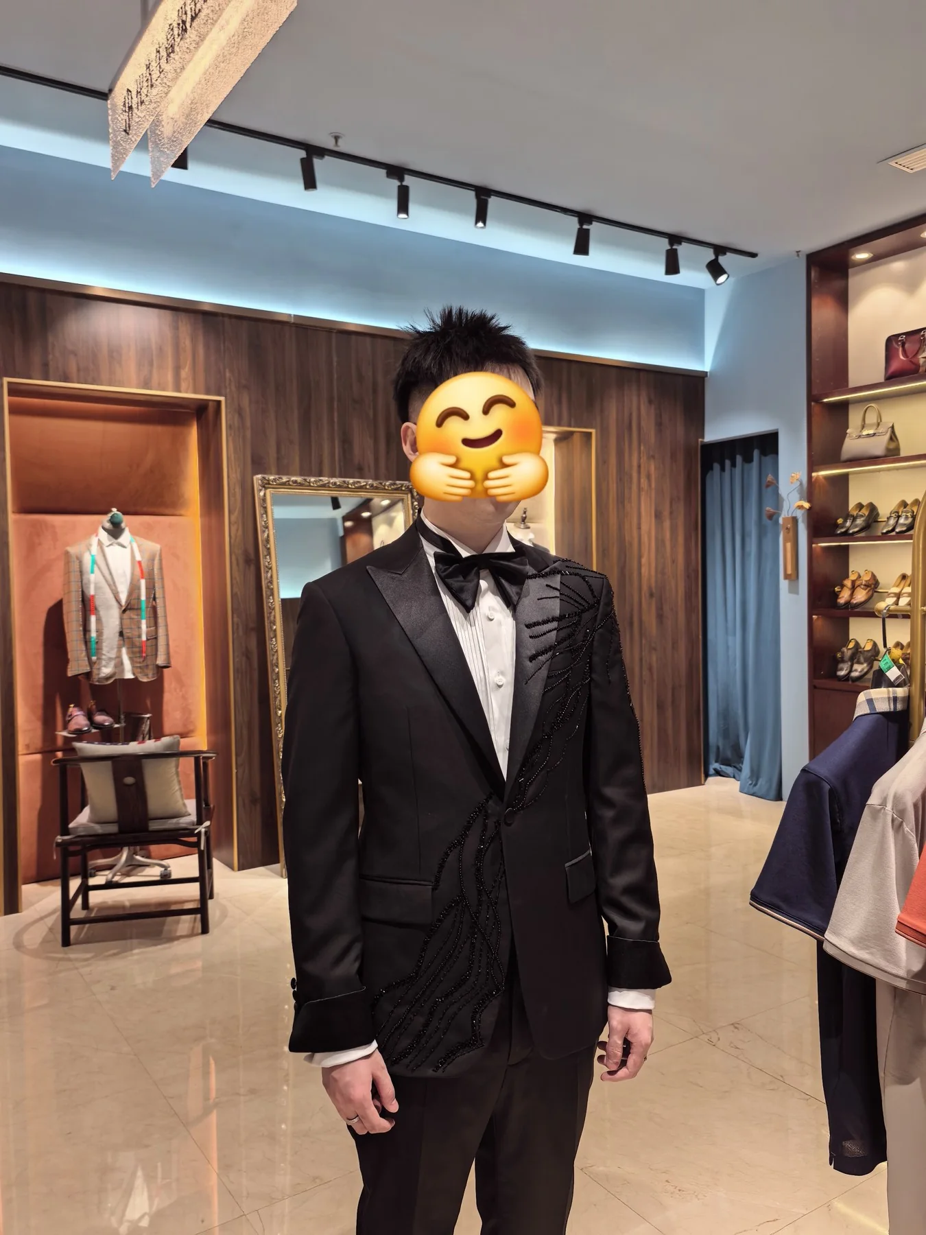 深色西装与领结搭配